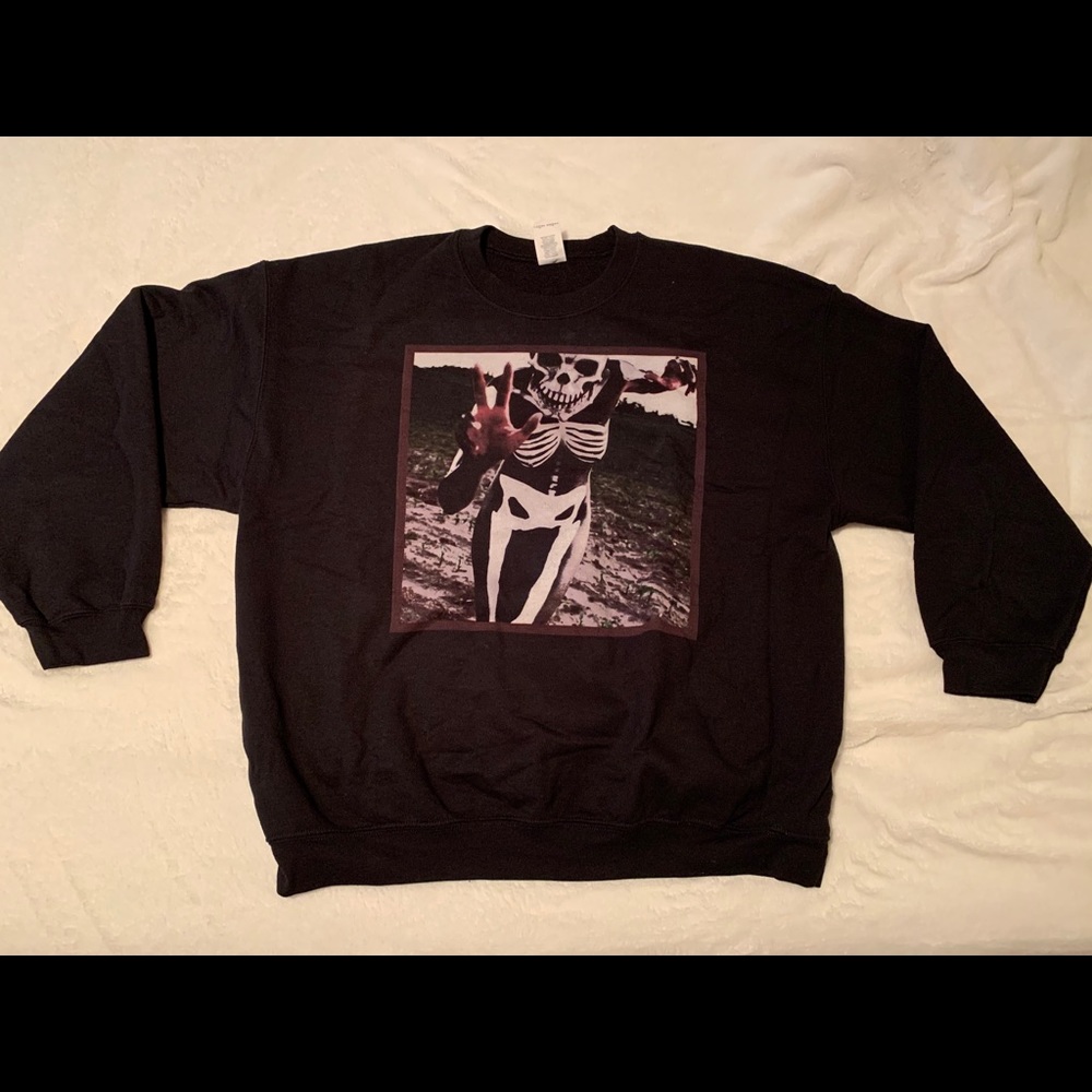 Slip knot band oversized sweater. Gildan XL